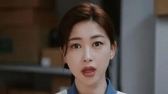 应世鸣古装侍女赢七与现代职场小佳系同一演员：现场图