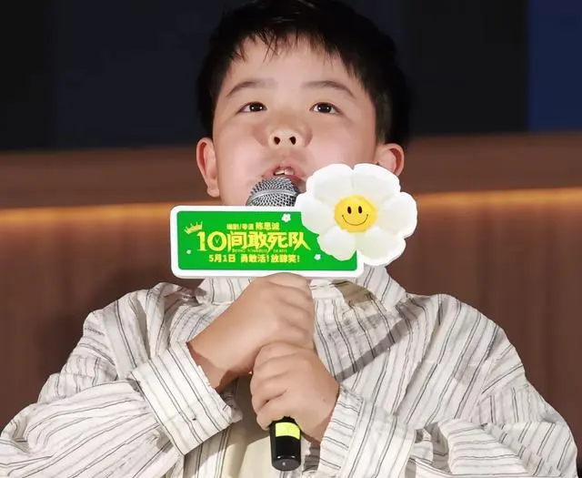 陈思诚携父亲陈胜奇与儿子朵朵亮相《10间敢死队》首映礼：相关图片