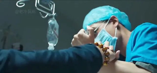 万贺达病房跪求女儿活命，《我是刑警》第27集呈现毒案伦理困境：现场图