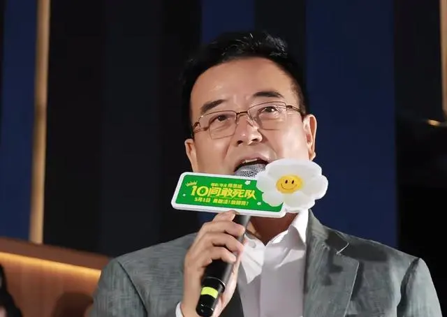 陈思诚携父亲陈胜奇与儿子朵朵亮相《10间敢死队》首映礼：细节速览